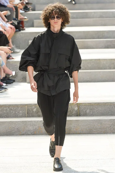 Look 30